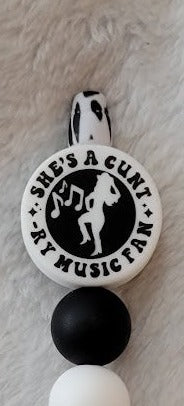 "She's a c*ntry music fan" Pen